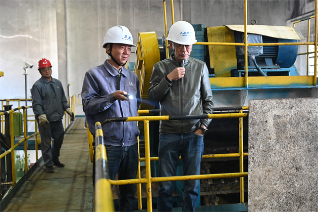 查看生產(chǎn)情況 .jpg