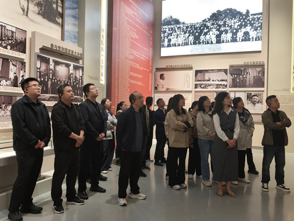 傳承革命精神，凝聚奮進力量——公司第一、第六黨支部聯(lián)合開展主題黨日活動