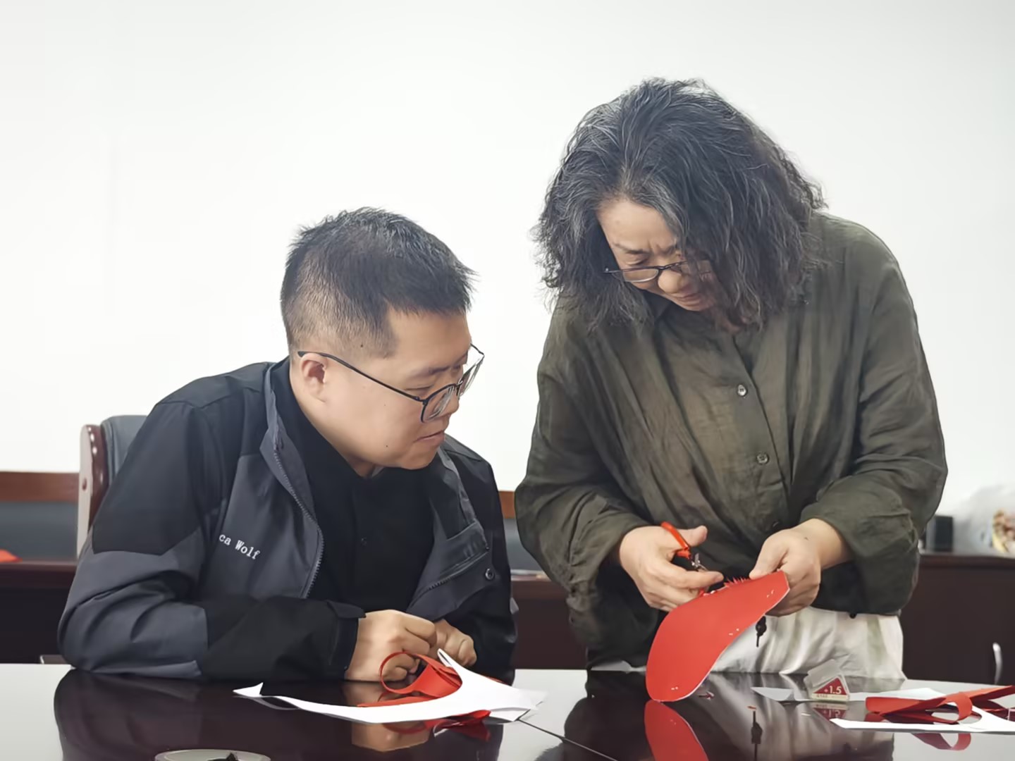 巧手剪清廉 清風伴我行  ——有色駝城黨支部舉辦主題黨日活動